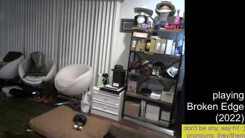 Snapshot of sunshinestreak chatting on March 10, 4:49 am im not actually a man my pronouns are theythem online show from March 10, 4:49 am