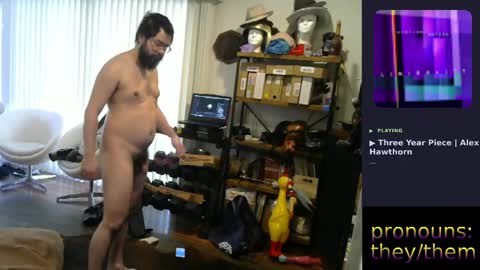 Snapshot of sunshinestreak chatting on May 1, 6:45 pm im not actually a man my pronouns are theythem online show from May 1, 6:45 pm