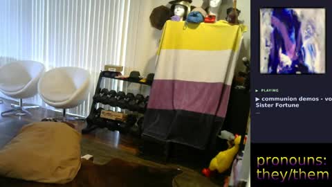 Snapshot of sunshinestreak chatting on May 12, 6:05 pm im not actually a man my pronouns are theythem online show from May 12, 6:05 pm