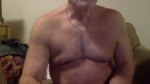 Snapshot of suntrdr077 chatting on January 14, 2:06 am suntrdr077 online show from January 14, 2:06 am