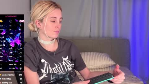 Snapshot of super_peach_stream chatting on December 8, 8:47 pm ANNApvt open full info in bio online show from December 8, 8:47 pm