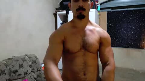 Snapshot of superbigmr chatting on March 10, 5:01 am james online show from March 10, 5:01 am