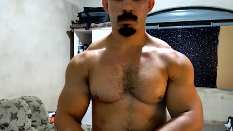 Snapshot of superbigmr chatting on April 11, 12:37 am james online show from April 11, 12:37 am