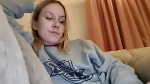 Snapshot of supereasyx chatting on January 14, 2:00 pm Annie online show from January 14, 2:00 pm