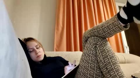 Snapshot of supereasyx chatting on January 18, 3:05 pm Annie online show from January 18, 3:05 pm