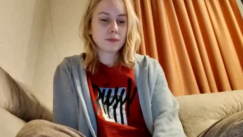 Snapshot of supereasyx chatting on February 21, 1:55 pm Annie online show from February 21, 1:55 pm