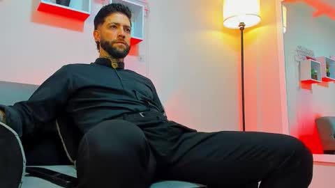 supreme_alpha_ online show from November 30, 8:35 pm