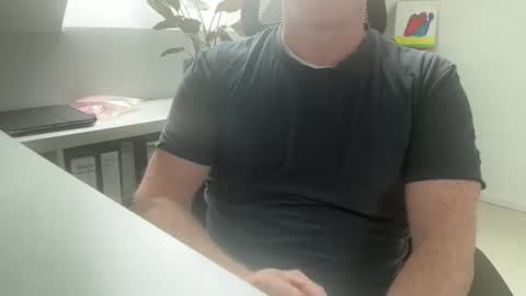 Snapshot of surfstar81 chatting on May 7, 7:36 am surfstar81 online show from May 7, 7:36 am