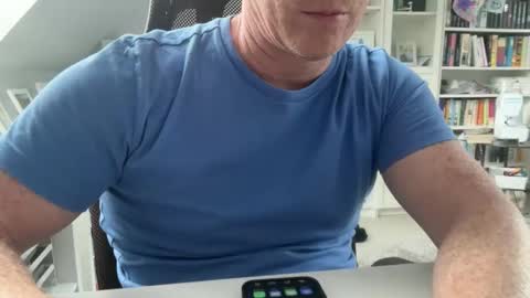 Snapshot of surfstar81 chatting on June 11, 10:02 am surfstar81 online show from June 11, 10:02 am