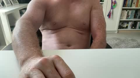 Snapshot of surfstar81 chatting on July 11, 11:57 am surfstar81 online show from July 11, 11:57 am