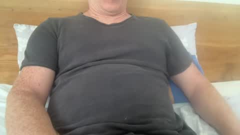 Snapshot of surfstar81 chatting on July 19, 7:12 am surfstar81 online show from July 19, 7:12 am