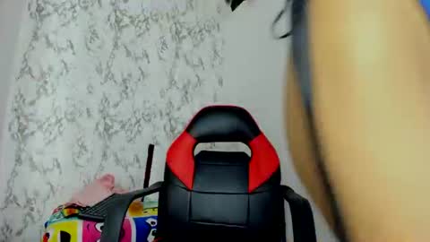 Snapshot of surifoster chatting on May 11, 2:34 pm suri online show from May 11, 2:34 pm