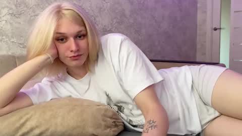 Snapshot of susan228 chatting on October 17, 7:11 am Vladiva online show from October 17, 7:11 am