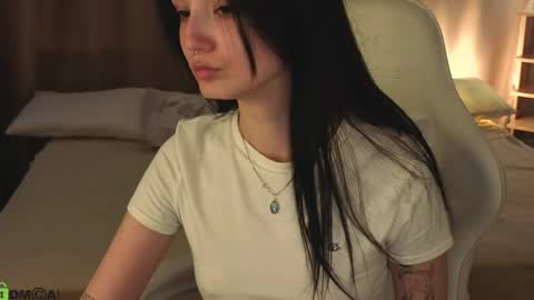 Snapshot of susan__clark chatting on April 21, 1:42 am Annie online show from April 21, 1:42 am