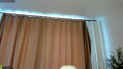 Snapshot of susan__clark chatting on May 2, 1:10 am Annie online show from May 2, 1:10 am