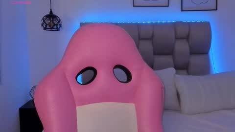 Susan online show from February 12, 8:37 pm