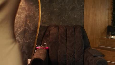 Snapshot of susan_wall chatting on February 5, 1:16 pm susan_wall online show from February 5, 1:16 pm