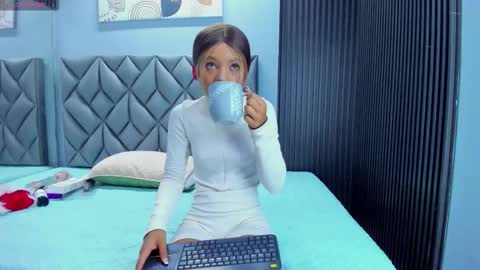 susana_sanchezz online show from March 3, 12:44 pm