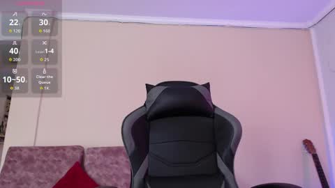 Susana hendrix    online show from April 18, 6:23 pm