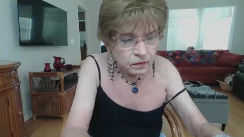 Snapshot of susanandlisa chatting on April 16, 8:20 pm sexualsusan online show from April 16, 8:20 pm