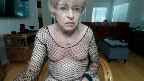 Snapshot of susanandlisa chatting on July 2, 11:11 pm sexualsusan online show from July 2, 11:11 pm