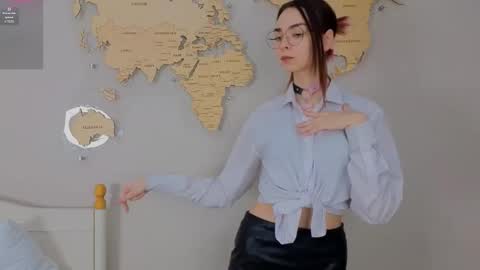 Snapshot of susannahtrojahn chatting on February 16, 3:19 pm susannahtrojahn online show from February 16, 3:19 pm