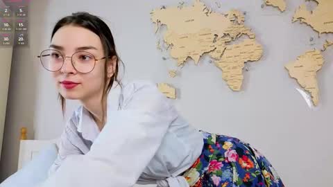 Snapshot of susannahtrojahn chatting on February 27, 3:12 pm susannahtrojahn online show from February 27, 3:12 pm