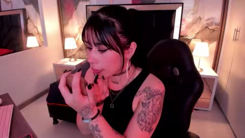 Snapshot of susanvilla chatting on January 14, 8:03 pm susanvilla online show from January 14, 8:03 pm