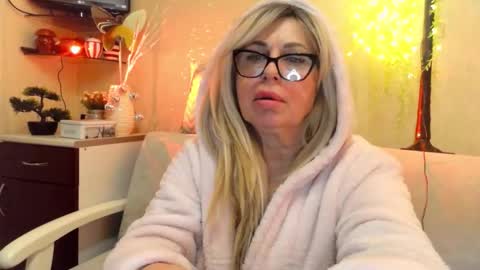 Snapshot of susiexnoreen chatting on February 2, 1:10 pm SusiexNoreen online show from February 2, 1:10 pm