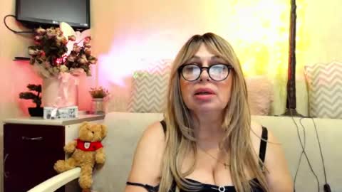Snapshot of susiexnoreen chatting on July 4, 1:17 pm SusiexNoreen online show from July 4, 1:17 pm