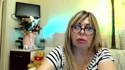 Snapshot of susiexnoreen chatting on July 7, 10:47 pm SusiexNoreen online show from July 7, 10:47 pm