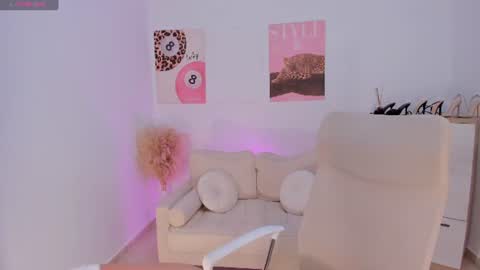 Snapshot of sussan_monroe chatting on June 8, 11:16 pm Sussan Monroe online show from June 8, 11:16 pm