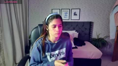 Snapshot of sussy__stone chatting on January 4, 12:27 pm online show from January 4, 12:27 pm