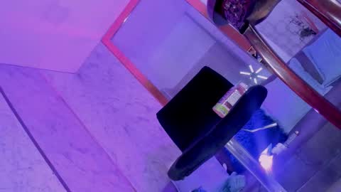 Snapshot of sussy_hots chatting on November 24, 8:52 pm Sussy online show from November 24, 8:52 pm