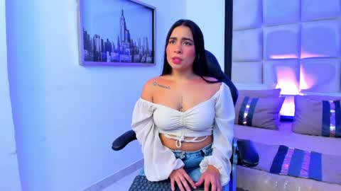 Snapshot of sussyfoxx_ chatting on May 9, 7:19 pm sussyfoxx_ online show from May 9, 7:19 pm