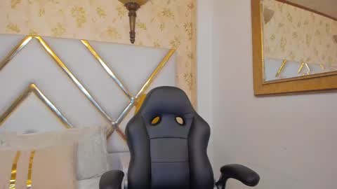 Snapshot of sussyfoxx_ chatting on June 3, 9:20 pm sussyfoxx_ online show from June 3, 9:20 pm