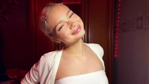 Stacy online show from April 28, 9:09 pm