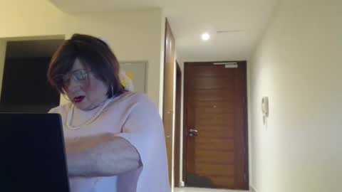 Snapshot of suzannebanci chatting on May 1, 6:34 pm My name is Sissy or more fully Suzanna Aprilia Maria Mariquita Catarina Chinita Banci. Soy una puta - que chimba ladybug online show from May 1, 6:34 pm