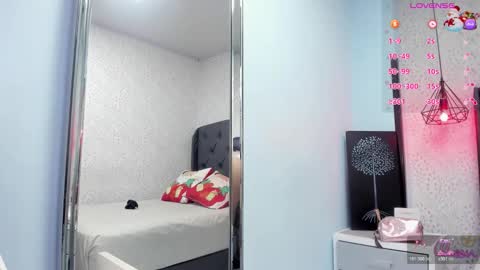 S U Z E T  online show from December 17, 7:31 pm