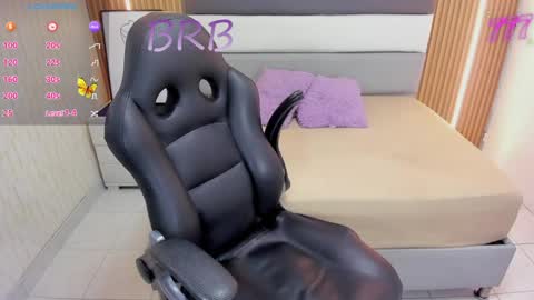 S U Z E T  online show from May 26, 7:43 pm