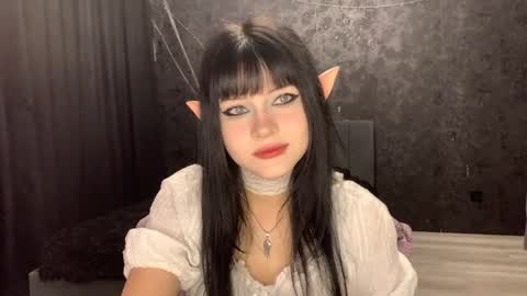 EmilySuonn online show from May 6, 5:46 am