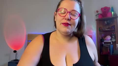 suzie stardust online show from May 2, 3:22 am