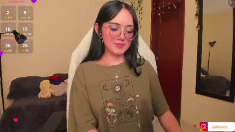 Snapshot of suzumi_ chatting on July 13, 9:39 pm Jadde online show from July 13, 9:39 pm