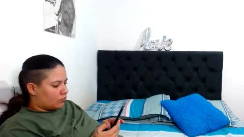 suzy_paz online show from April 12, 9:31 pm