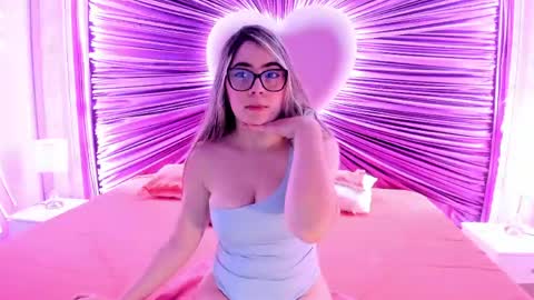 suzylee_ online show from April 26, 3:37 am