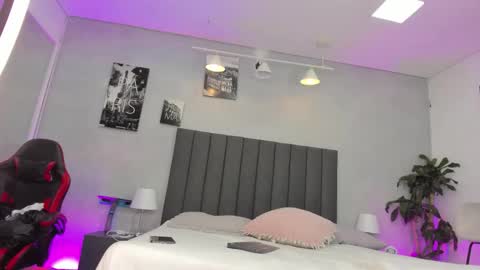 Snapshot of sven_basquiat chatting on March 2, 7:43 pm Sven online show from March 2, 7:43 pm