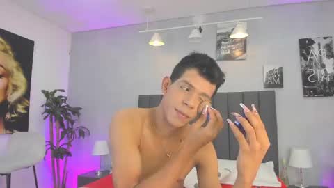 Snapshot of sven_basquiat chatting on July 7, 7:40 pm Sven online show from July 7, 7:40 pm