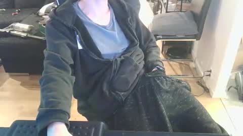 Snapshot of swe9090 chatting on April 2, 9:45 pm swe9090 online show from April 2, 9:45 pm