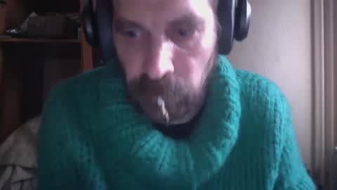 Snapshot of sweaterboy666 chatting on February 14, 11:31 am sweaterboy666 online show from February 14, 11:31 am