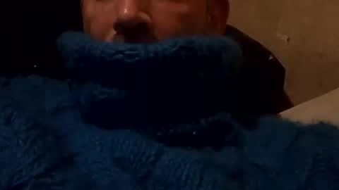 Snapshot of sweaterboy666 chatting on December 17, 8:59 pm sweaterboy666 online show from December 17, 8:59 pm